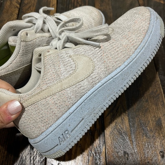 Nike Size 4.5 kids/Size 6 Women’s - Picture 2 of 6